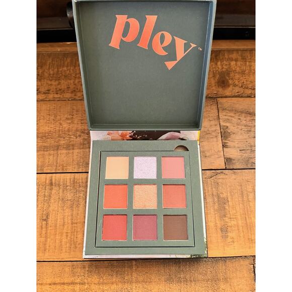 Pley Beauty Player Palette Eyeshadow Collection Rosy Matte Shimmer Vegan USA New - Picture 1 of 2